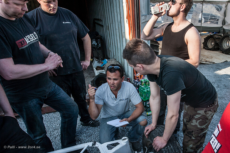 Jason Grzesikowski  conducts interview with Snorri Árnason prior to the competition