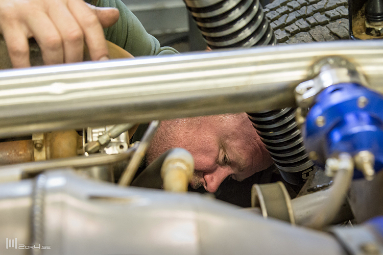 Árni Kópsson skruvar på Katla