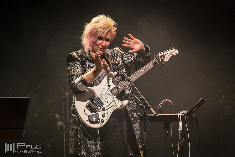 Jennifer Batten band