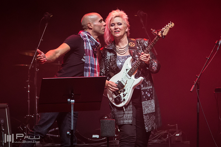 Jennifer Batten band