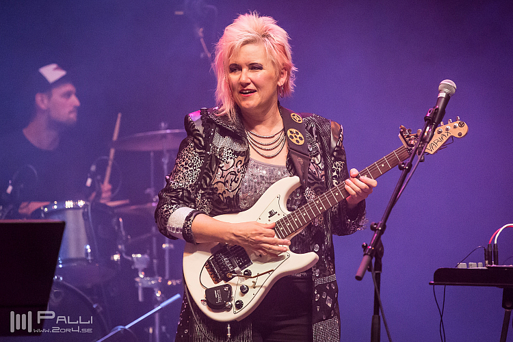 Jennifer Batten band