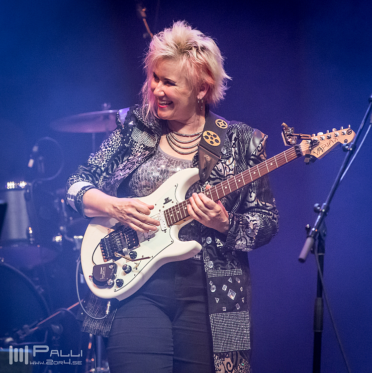 Jennifer Batten band