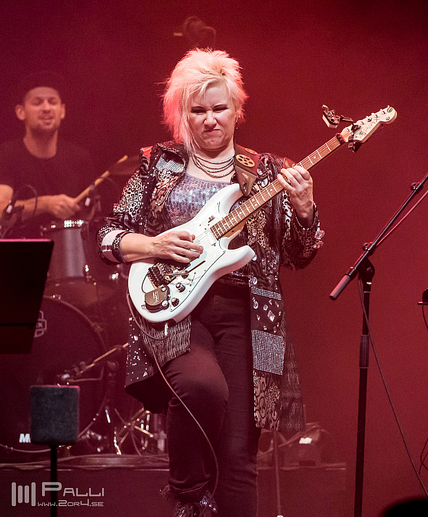 Jennifer Batten at Uppsala Internationella Gitarrfestival 2014.