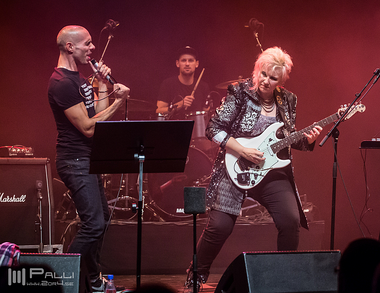 Jennifer Batten band