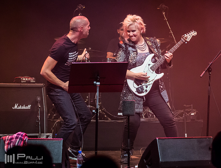 Jennifer Batten band