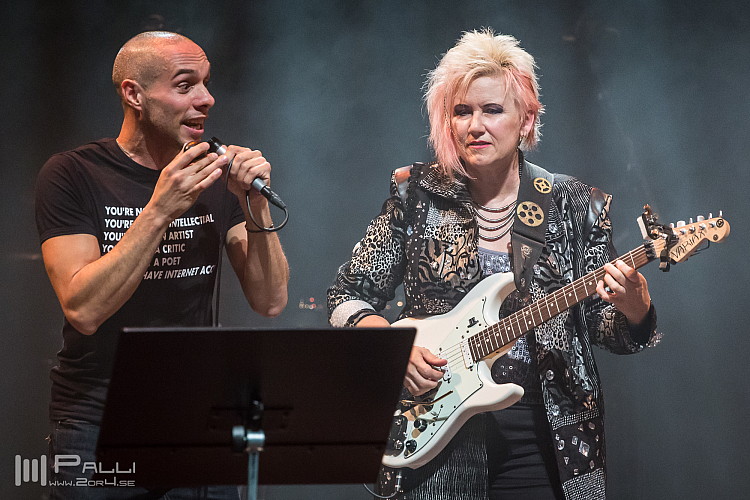 Jennifer Batten band