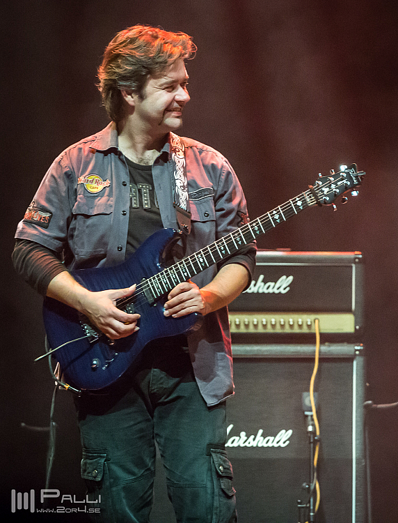 Jennifer Batten band