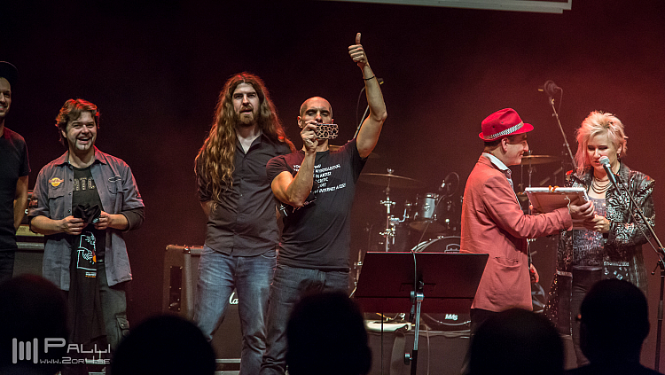 Jennifer Batten band