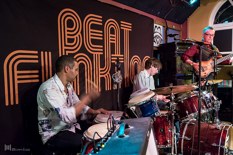 BEAT FUNKTION - Simon Monserrat, Jon Eriksson