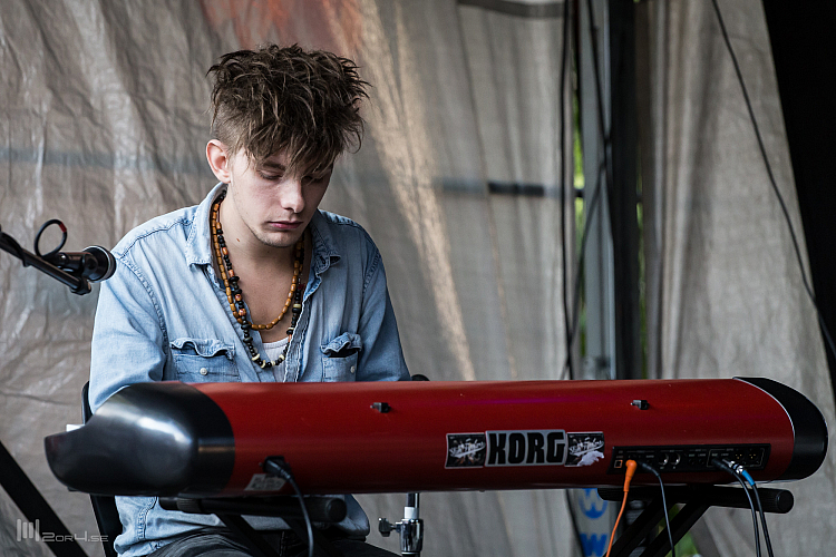 Sinking Midsection Sailors