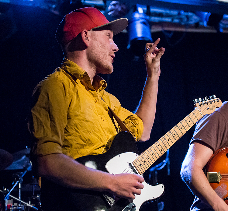 Jag spelar fiol så här lite :)