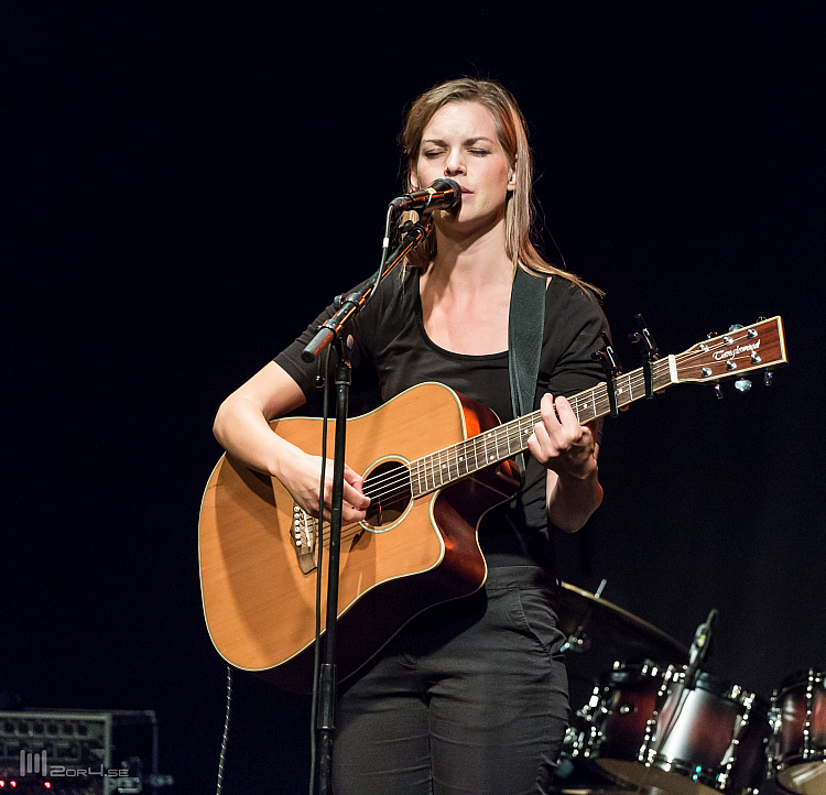 Miranda de Verdier med kompband