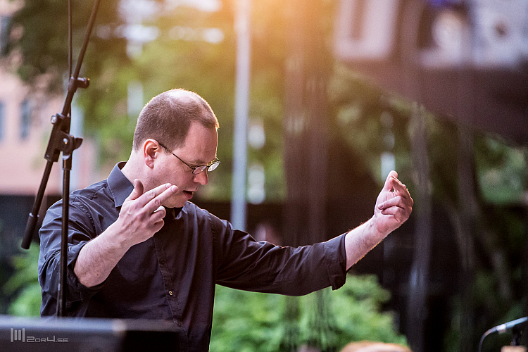 Mats Engström dirigerar