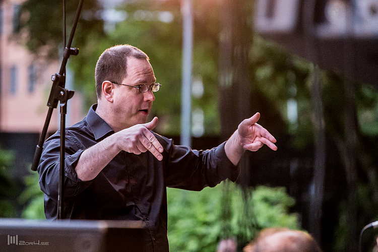 Mats Engström dirigerar