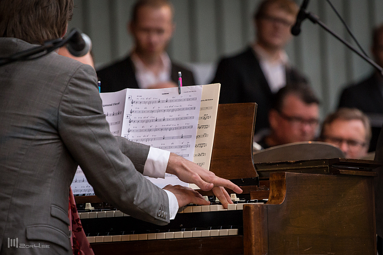  Andreas Hellkvist leker med sin Hammond B3