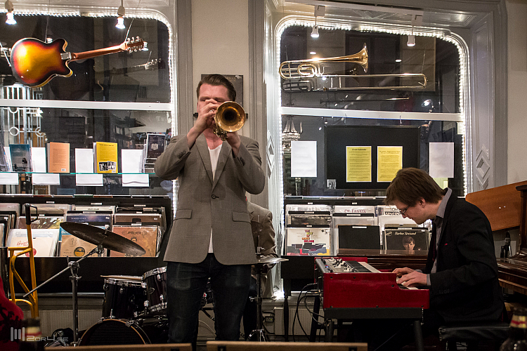 Trinity på Plugged Records