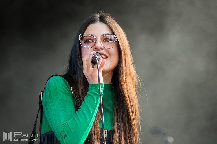 Flora Cash, Shpresa Lleshaj