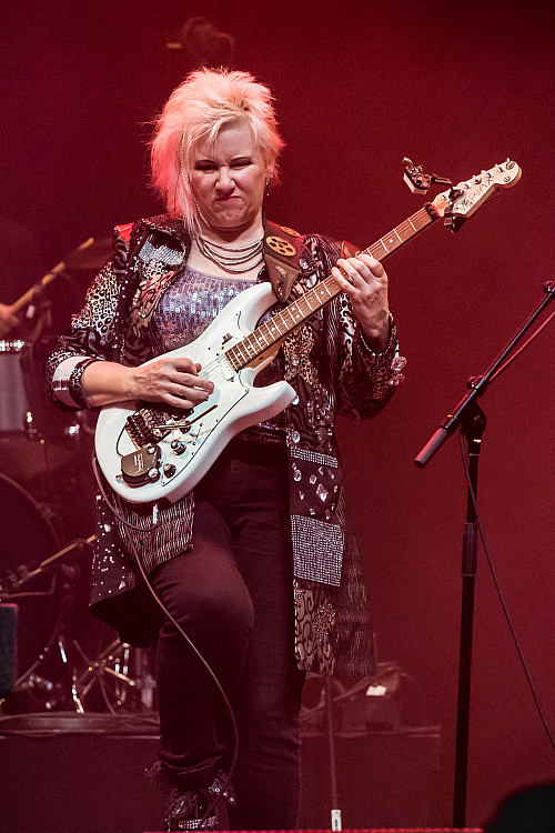 Jennifer Batten band i Uppsala.