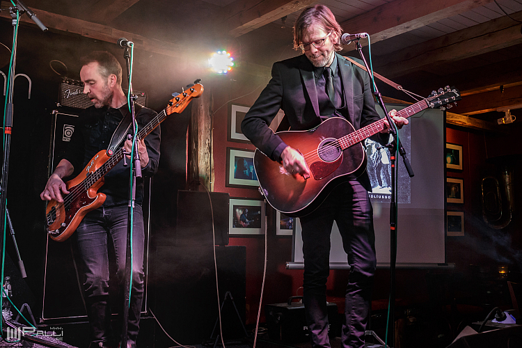 Sögur um lífið, Guðni Finnsson, Júlíus Guðmundsson