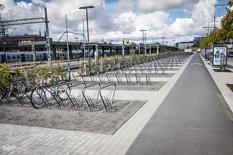 Cykelparkeringen på östra sidan av Resecentrum