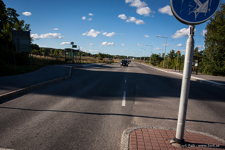 Över Dag Hammarskjöldsväg vid Rosenvägen