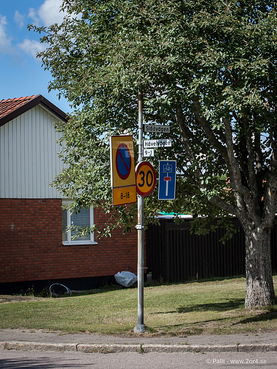 Stolpe med tungt ansvar vid Slädvägen