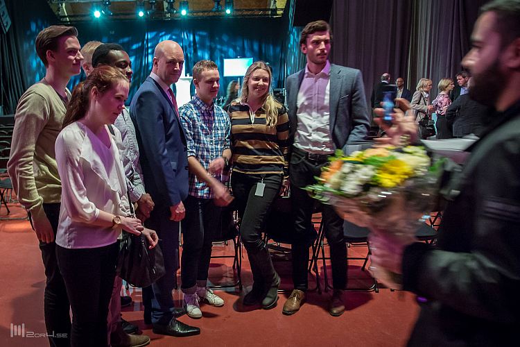 Vad är det för typ som fotar hela tiden ?