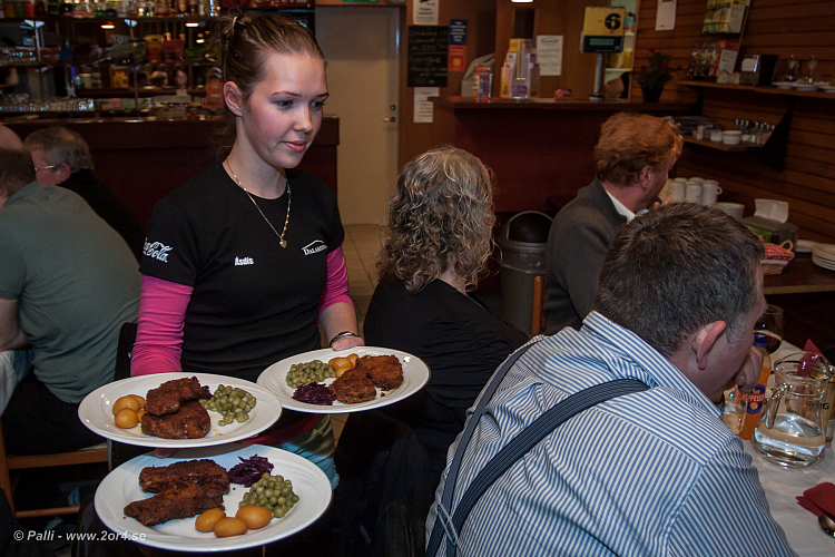 Dags för servering.