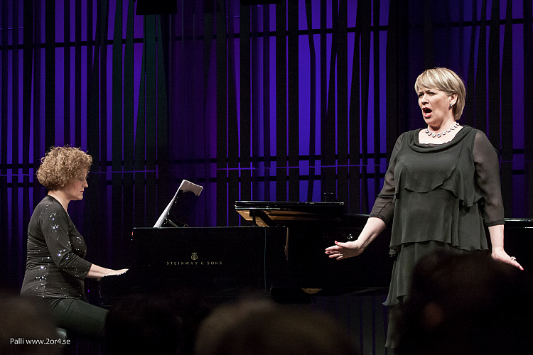 Antonía Hevesi och Auður Gunnarsdóttir