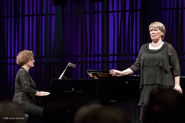 Antonía Hevesi och Auður Gunnarsdóttir