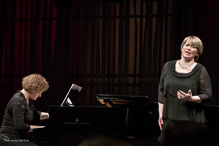 Antonía Hevesi och Auður Gunnarsdóttir