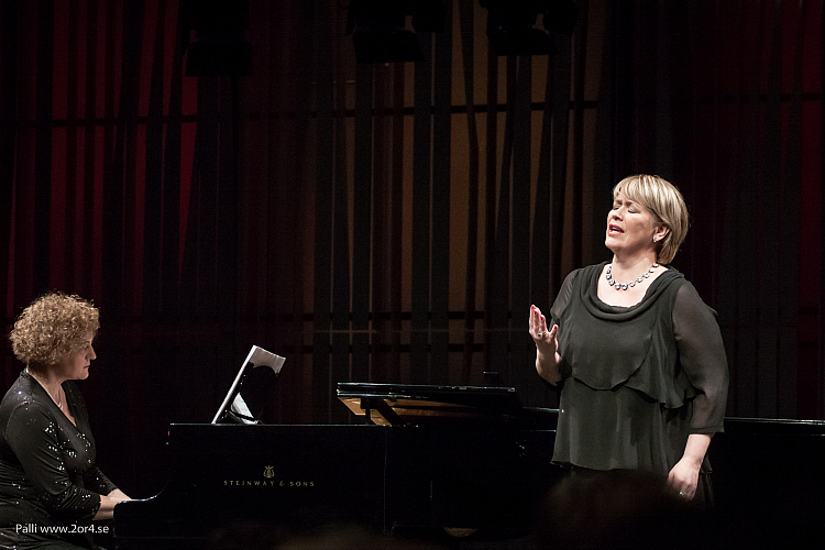 Antonía Hevesi och Auður Gunnarsdóttir