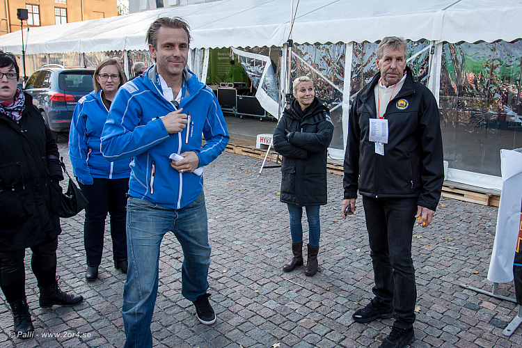 Fredag på torget och i headkvarteret