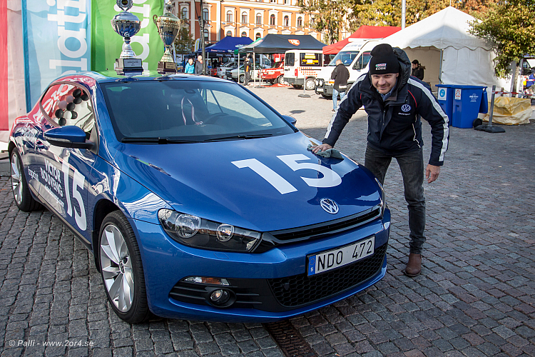 Fredag på torget och i headkvarteret