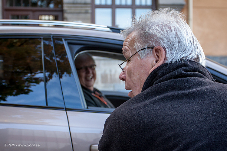 Fredag på torget och i headkvarteret
