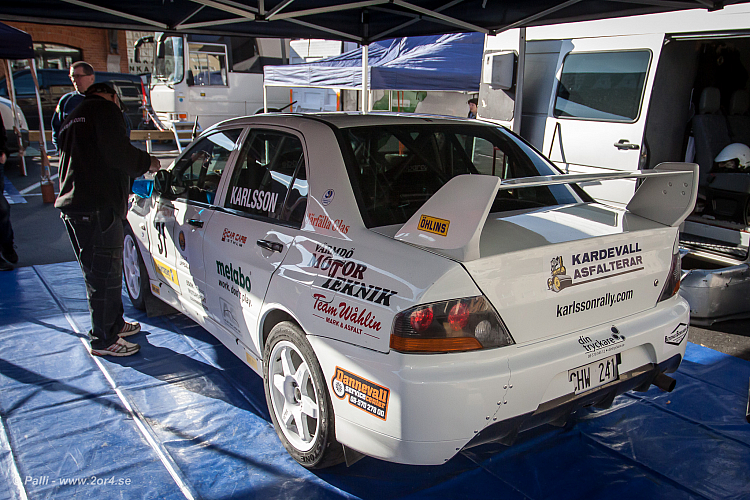Fredag på torget och i headkvarteret