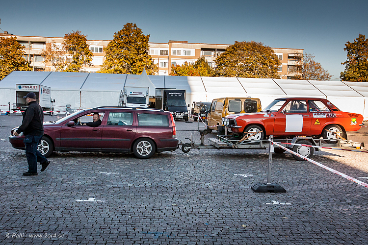 De första anländer till Vaksala torg