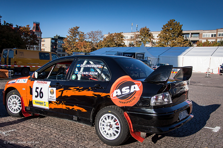 De första anländer till Vaksala torg