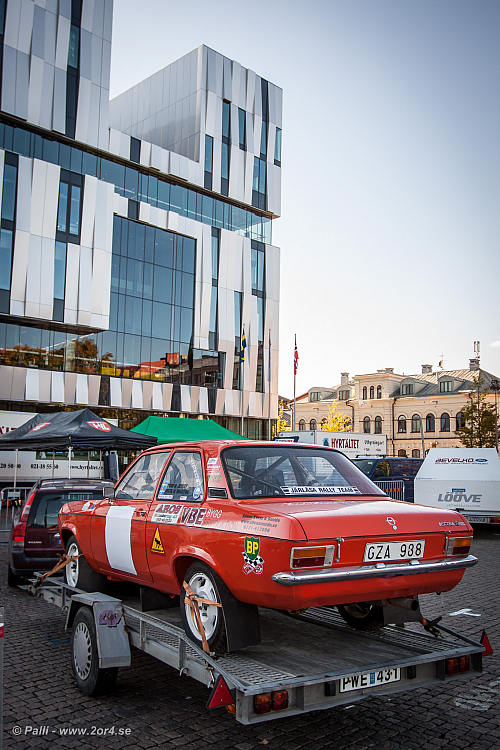 De första anländer till Vaksala torg