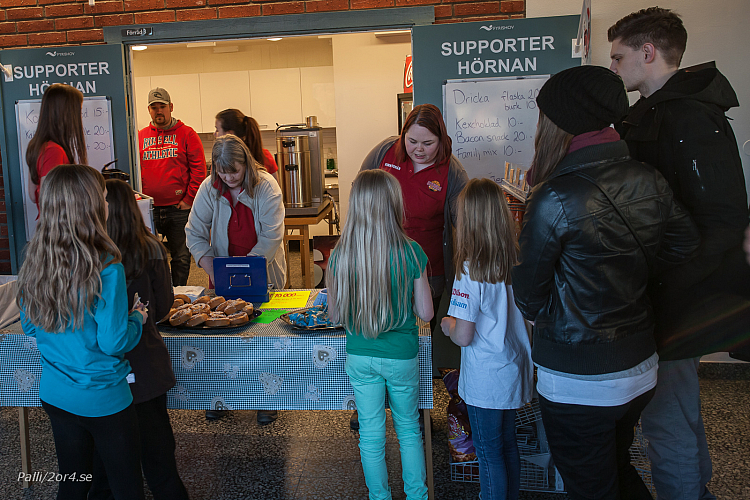 Full fart i supproterhörnan