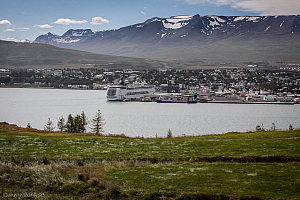 Akuteyri, tävlingsområdet mitt i bilden