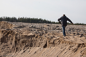 Platsen för NEZ 1&2 2012, Fredrik Malin mäter höjden
