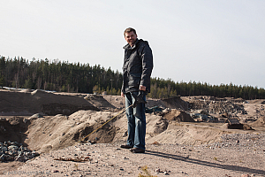 Platsen för NEZ 1&2 2012, Fredrik Malin mäter höjden