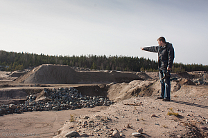 Platsen för NEZ 1&2 2012, Fredrik Malin mäter höjden