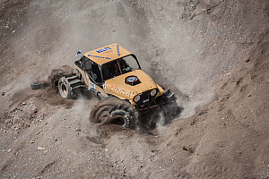 Tuukka Laasonen paddlar runt