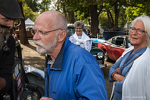 R8 visar sin Willys och Anna övervakar det hela
