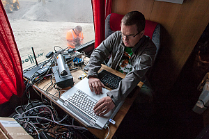 Tidig morgon i mediabussen (7:30)