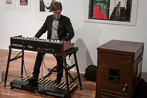 Andreas Hellkvist spelar på Uplands konstföreing