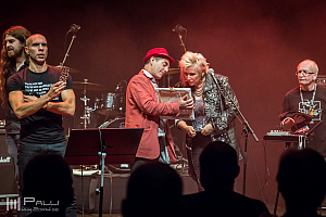 Jennifer Batten band