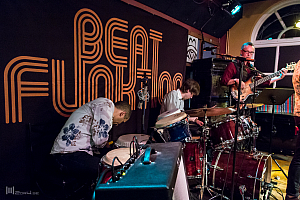 BEAT FUNKTION - Simon Monserrat, Jon Eriksson